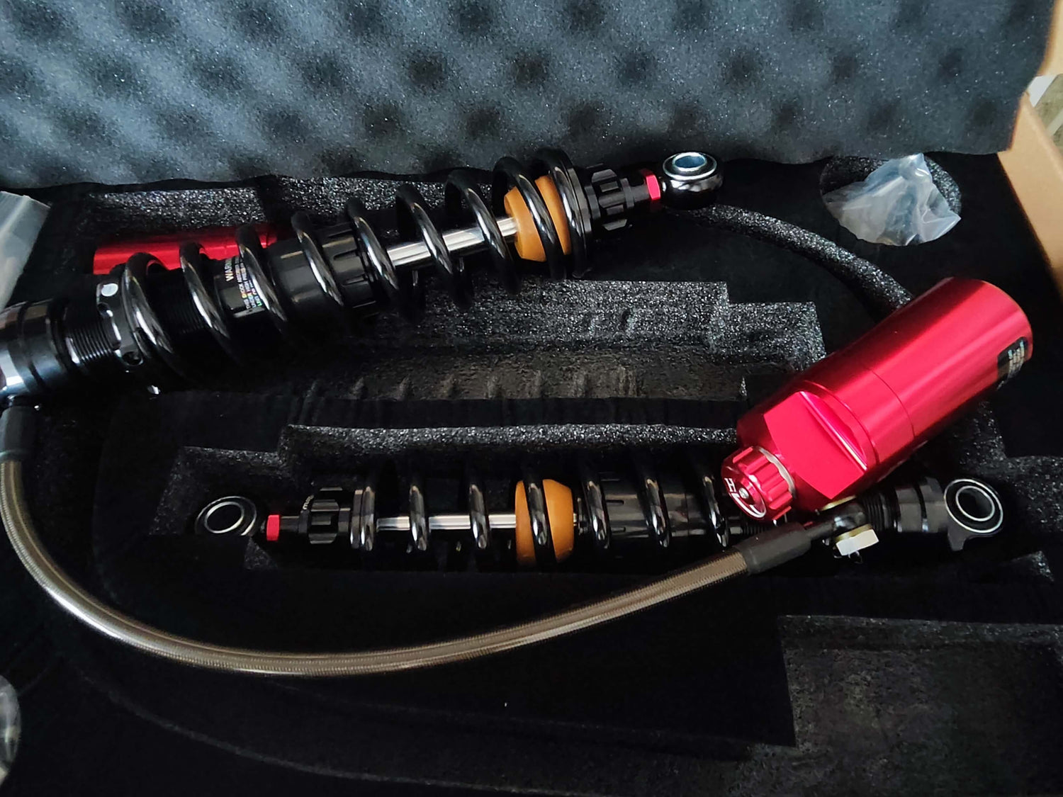 How to Install the Shocks Absorbers with Remote Reservoir (Video Guide)