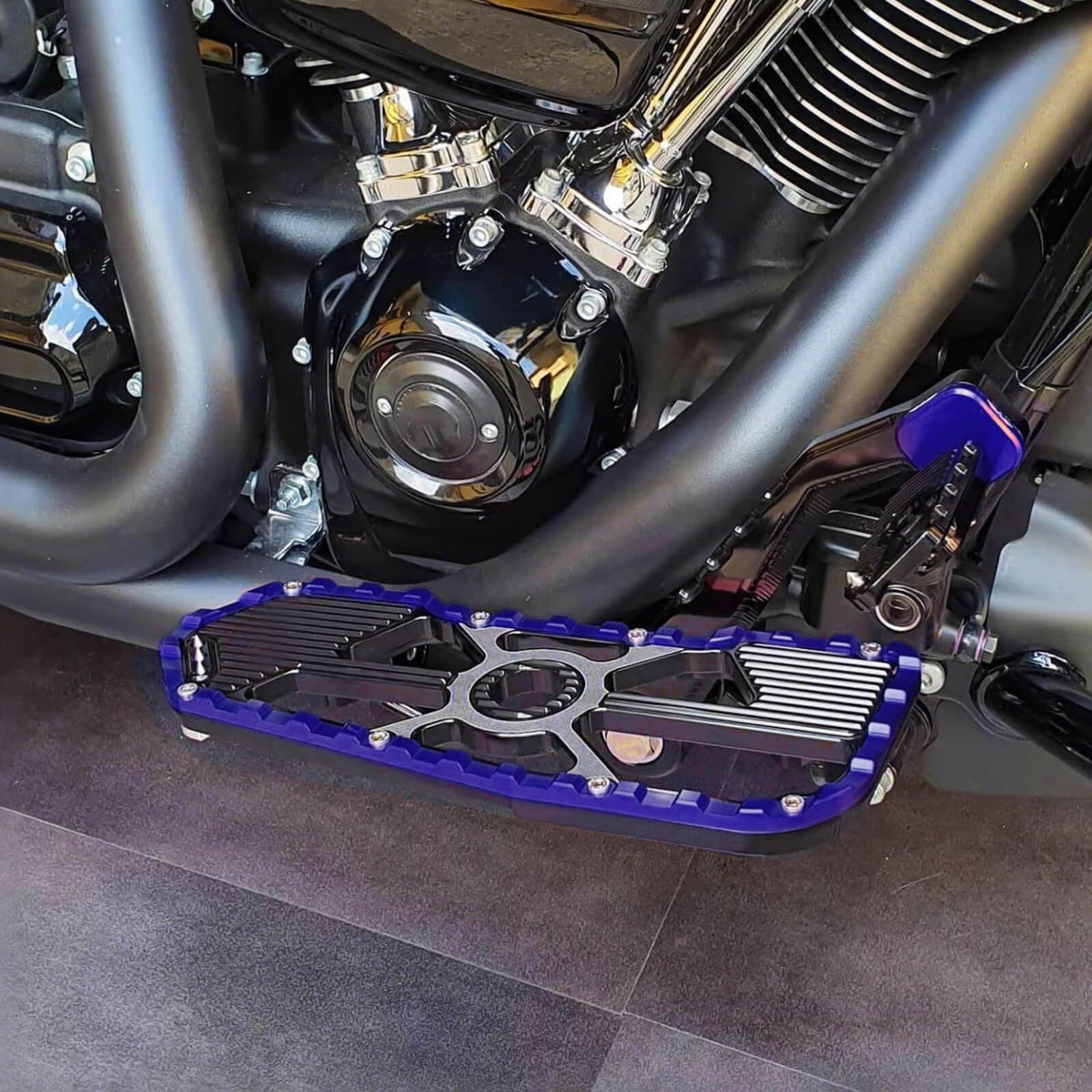 Wide Rider Floorboards for Harley '86-'17 FL Softail '86-up Touring | Mactions