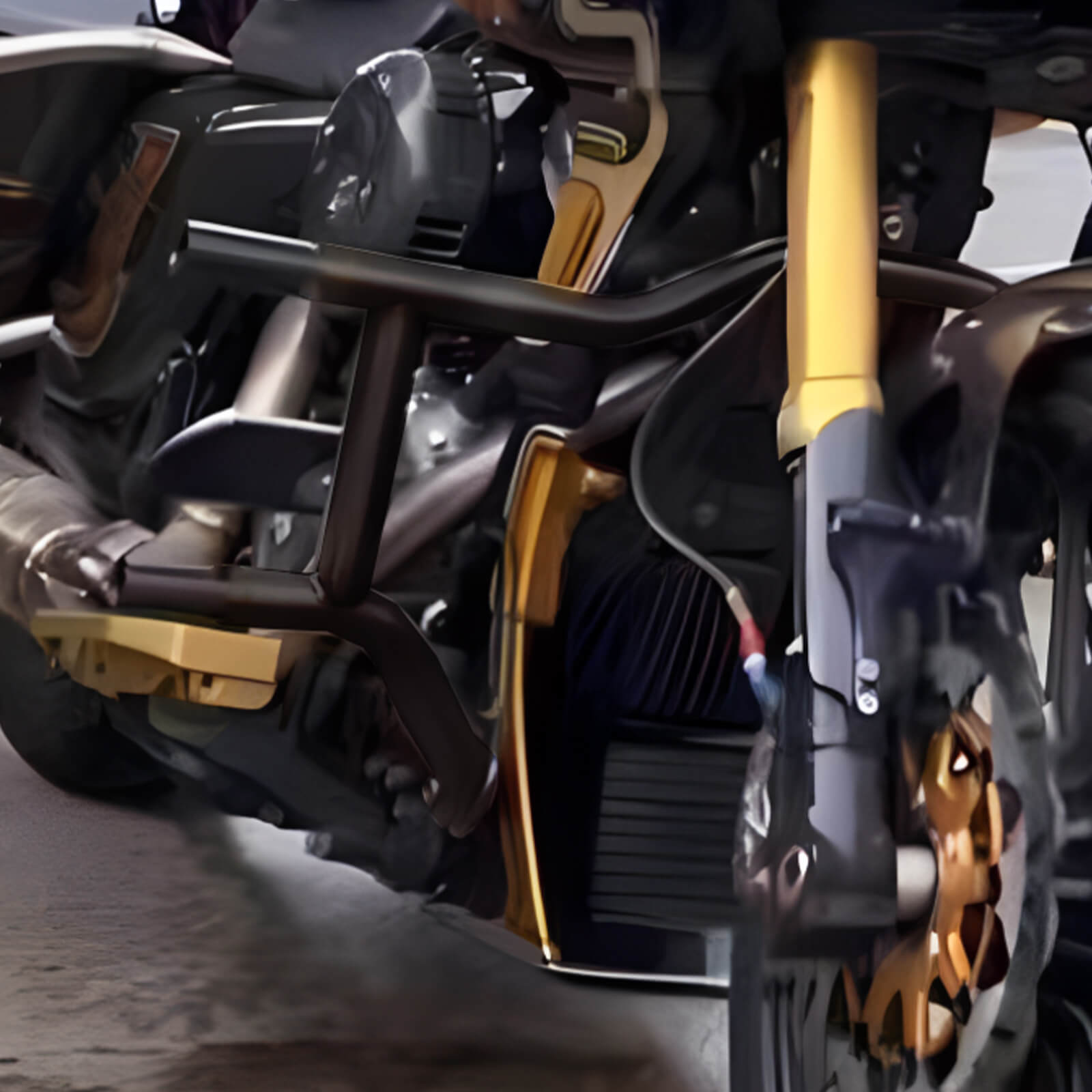 BR000101-mactions-engine-guard-crash-bar-harley-touring