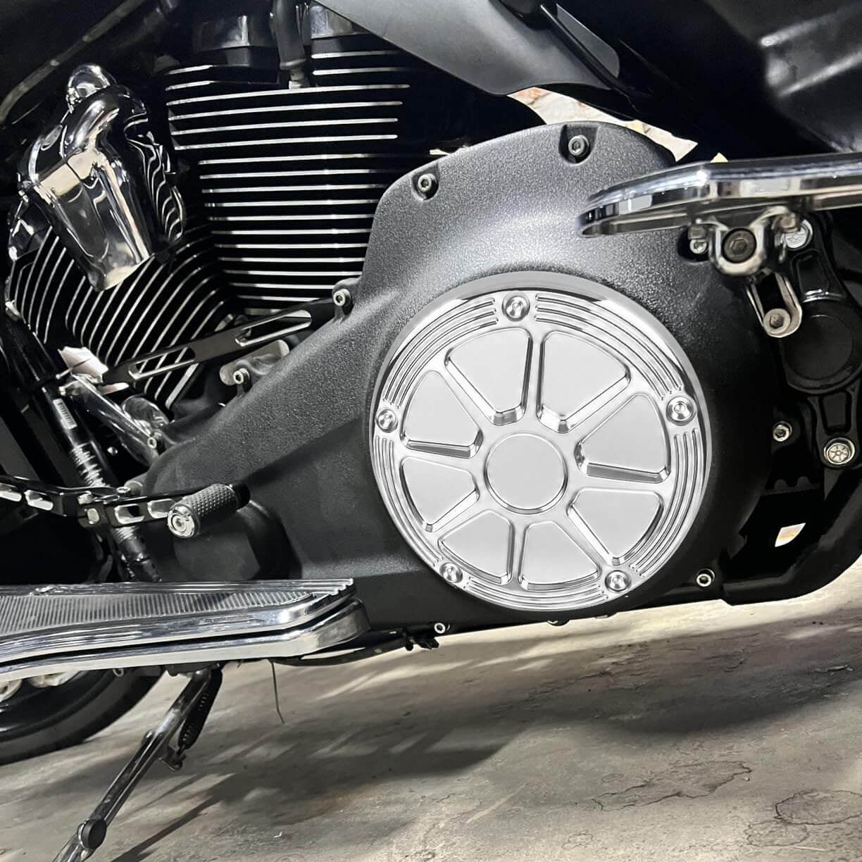EN000602_Mactions_Custom Geometric 5-Hole Engine Derby Cover for Harley M8 Softail '18-Up