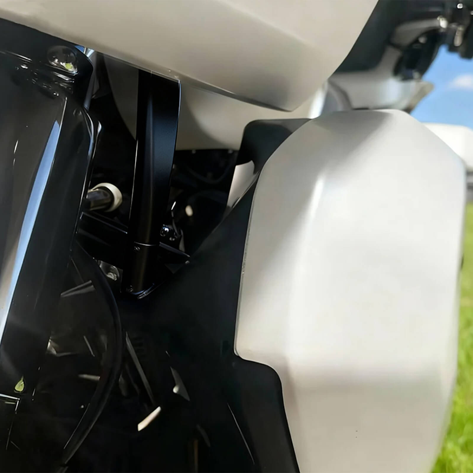 FR0052 mactions Fairing Support Bracket Kit for Engine Guard Lowers for Harley road glide - effect