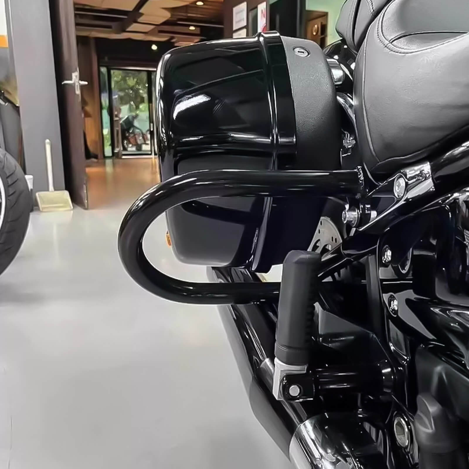 FR005701 mactions Rear Saddlebag Crash Bar For Harley sport glide