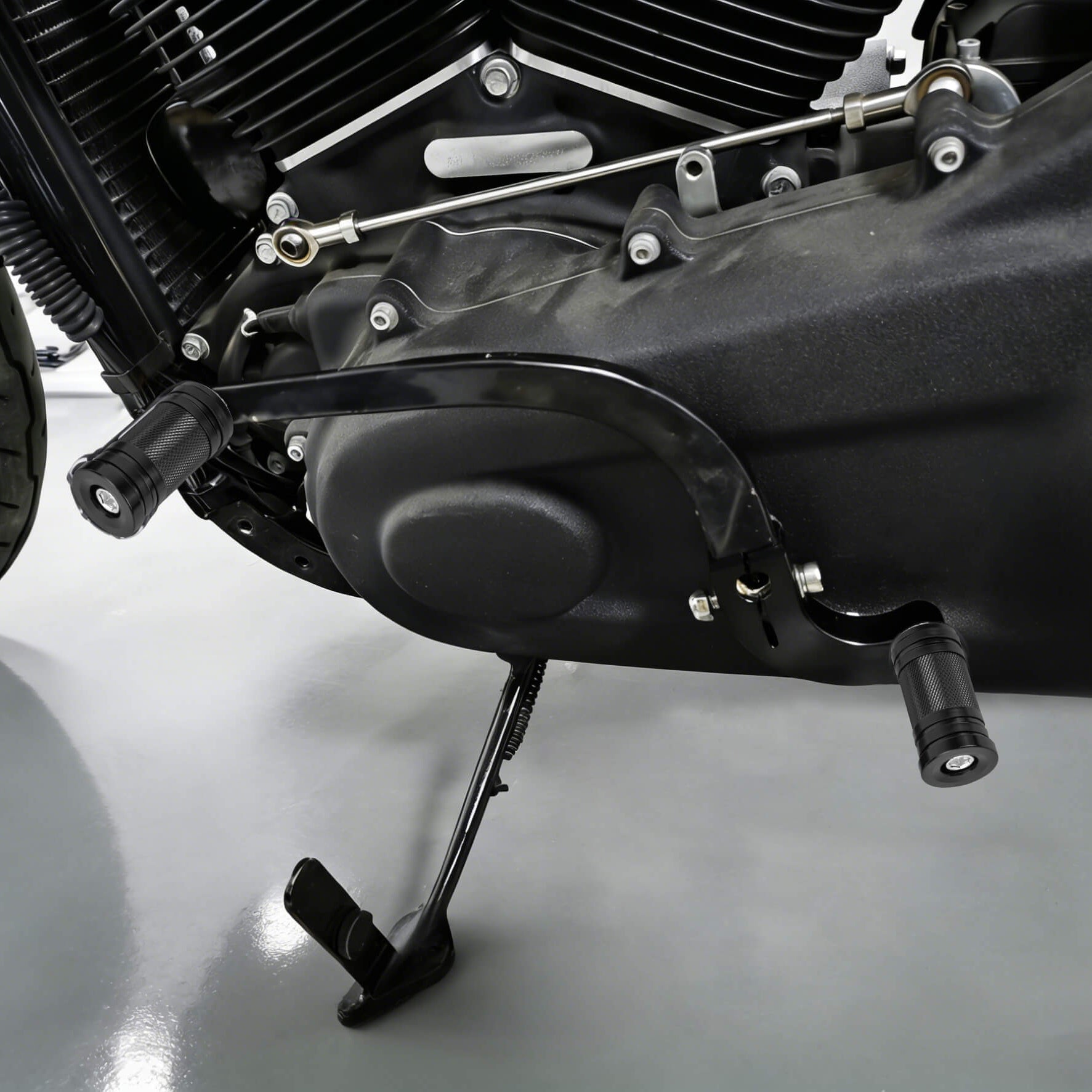 GE001601 Mactions Mid-Control Shift Lever Kit for Harley Softail 2018-Later