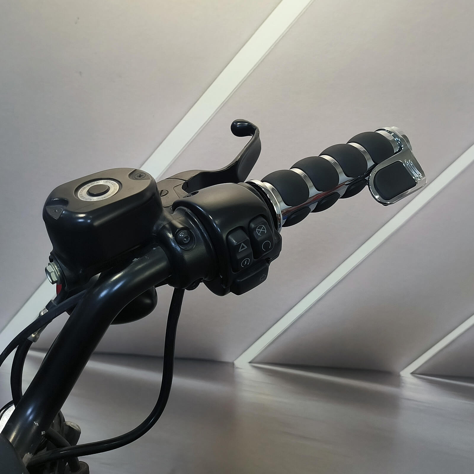 GP007502-mactions-1in-motorcycle-hand-grips-for-harley-effect