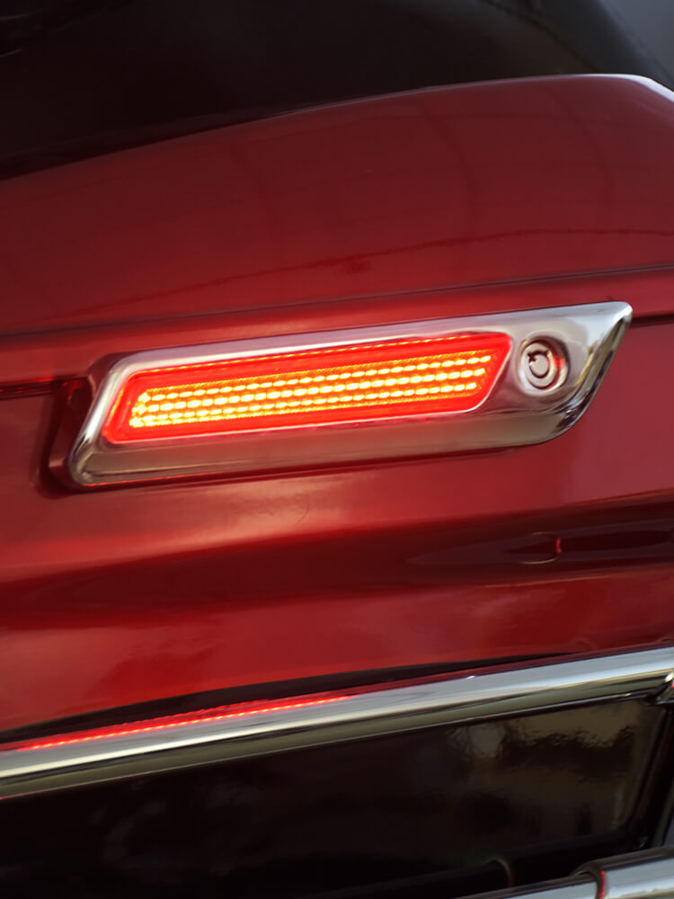 LA018801-mactions-saddlebag-lights-on-motorcycle