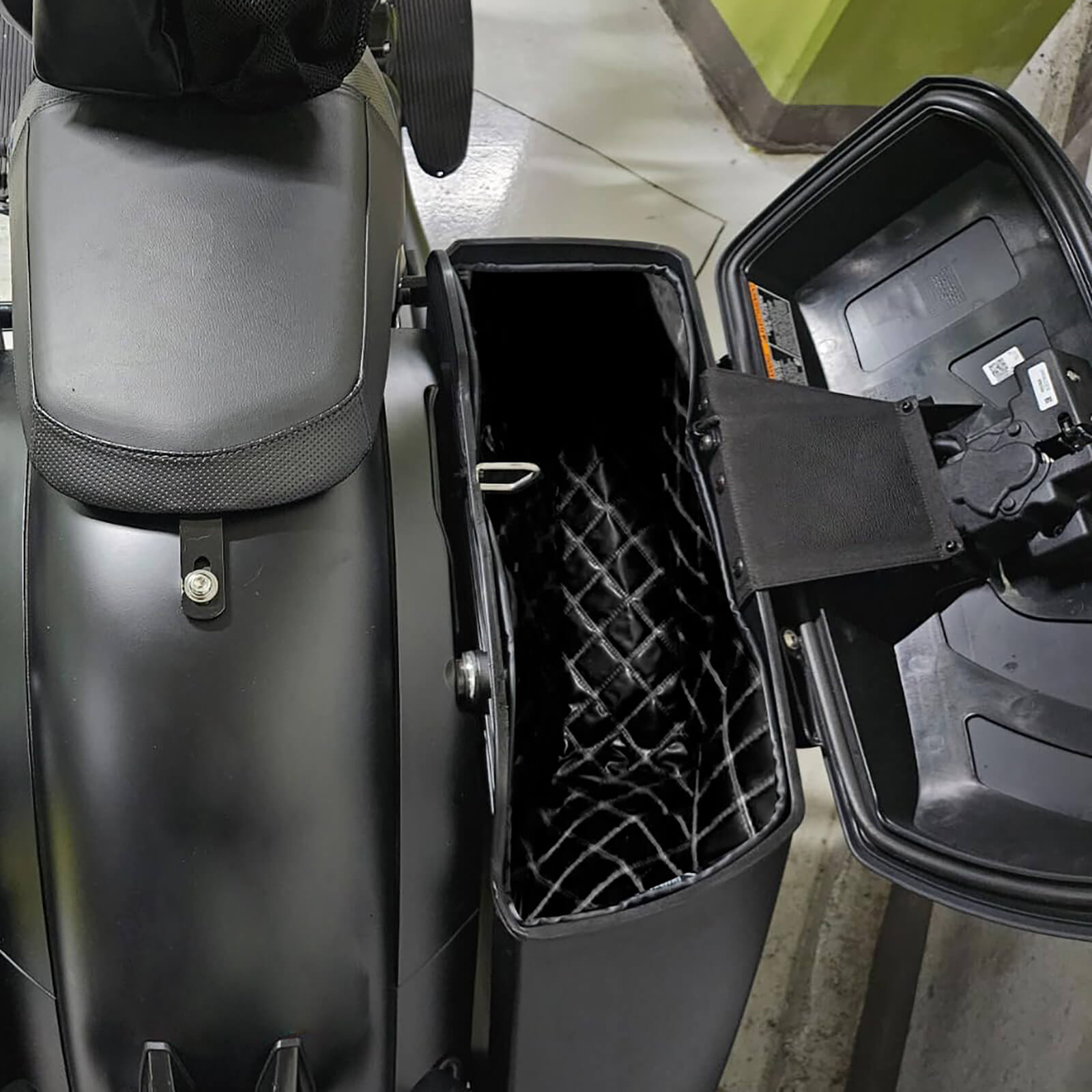 LU000501 mactions Extended Saddlebag Liner Insert For Indian pursuit