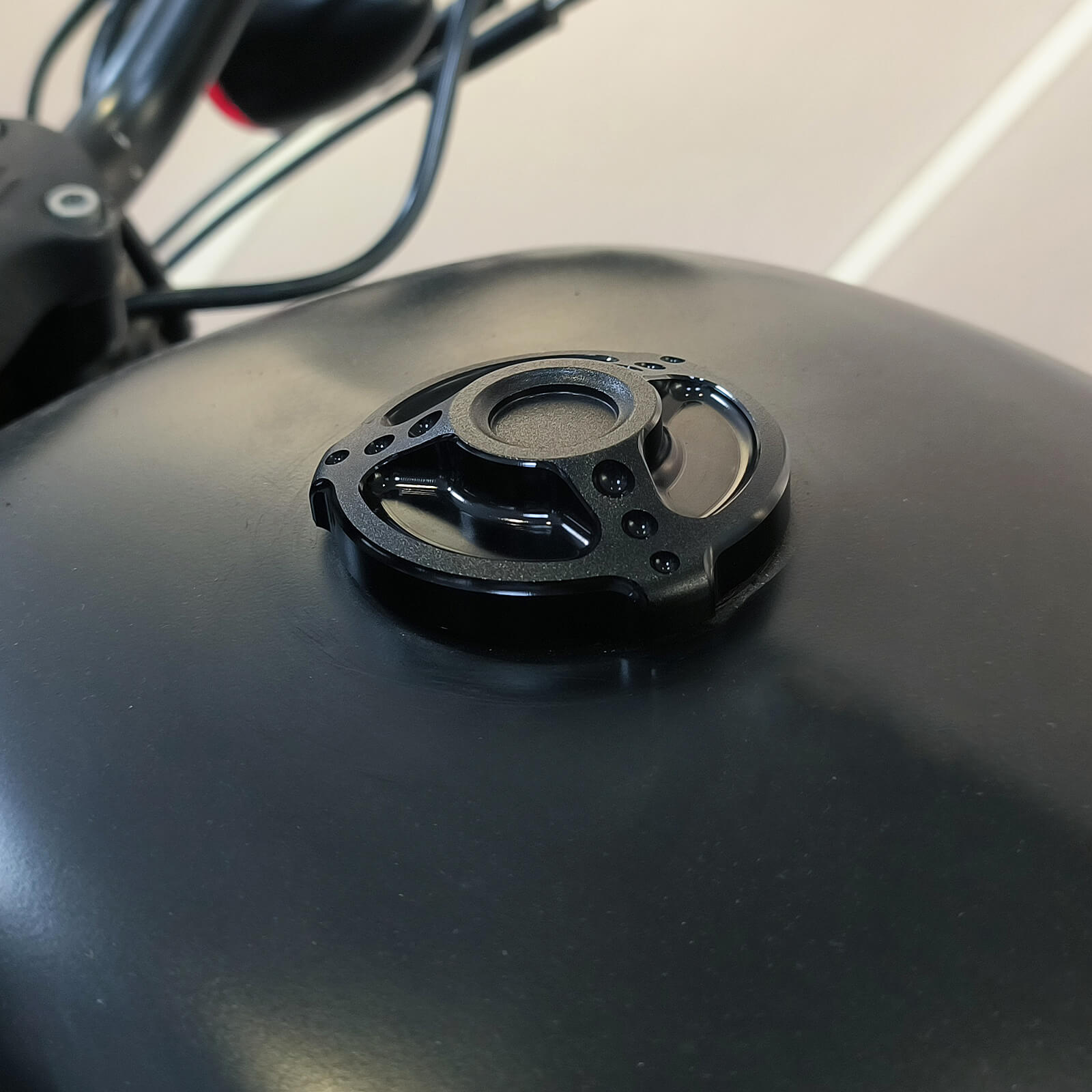 Threaded Black Gas Cap for Harley Dyna Softail Sportster '92-'24 | MActions