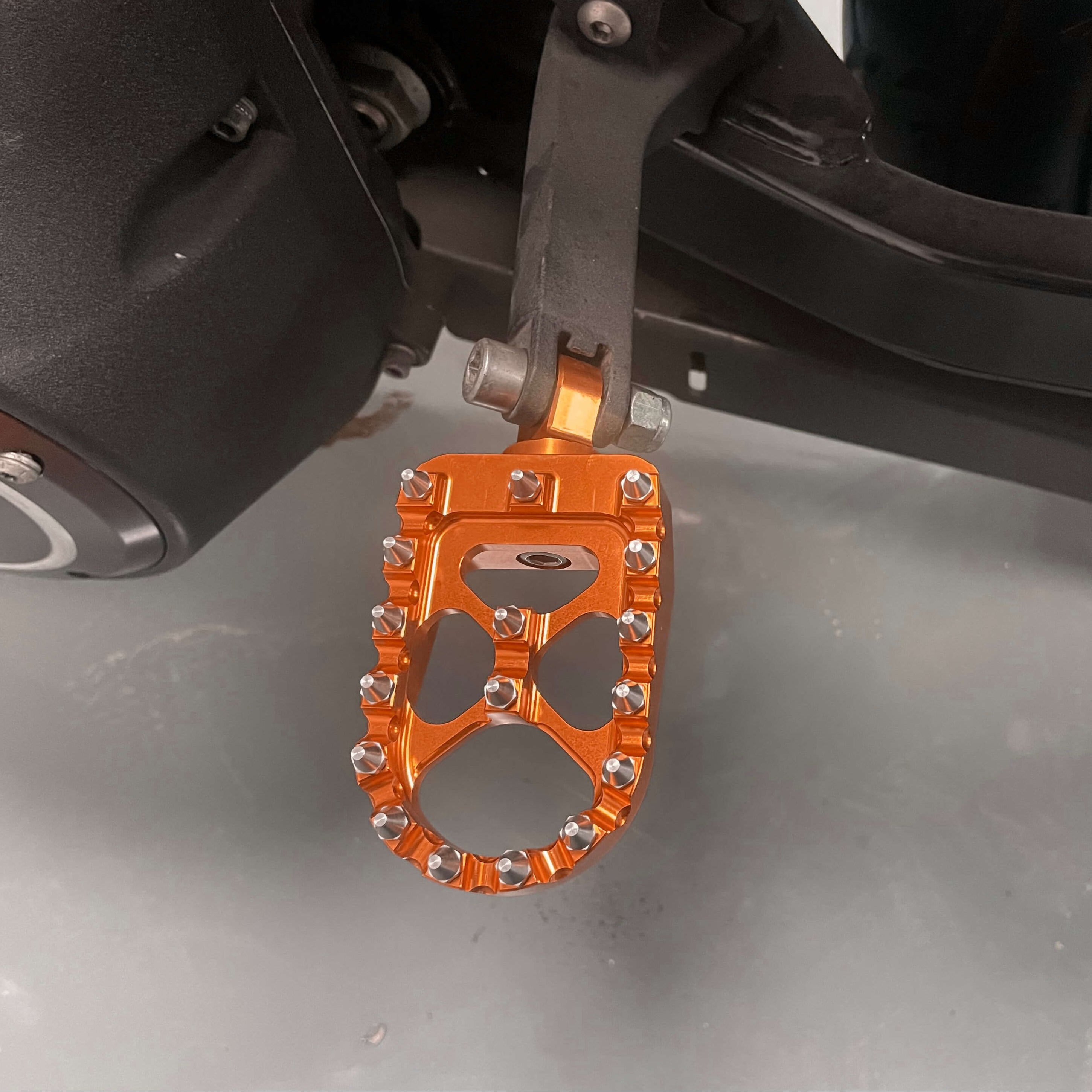 PE010608 Mactions Foot Pegs 360° Roating Offroad Footpegs for Harley '84-'25