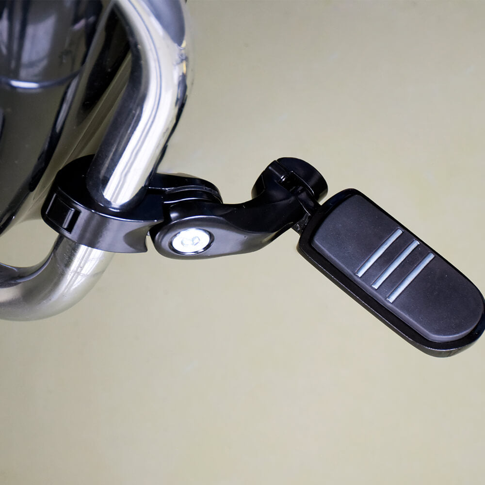 PE013203-short-angled-adjustable-pegs-mount-clamp-effect