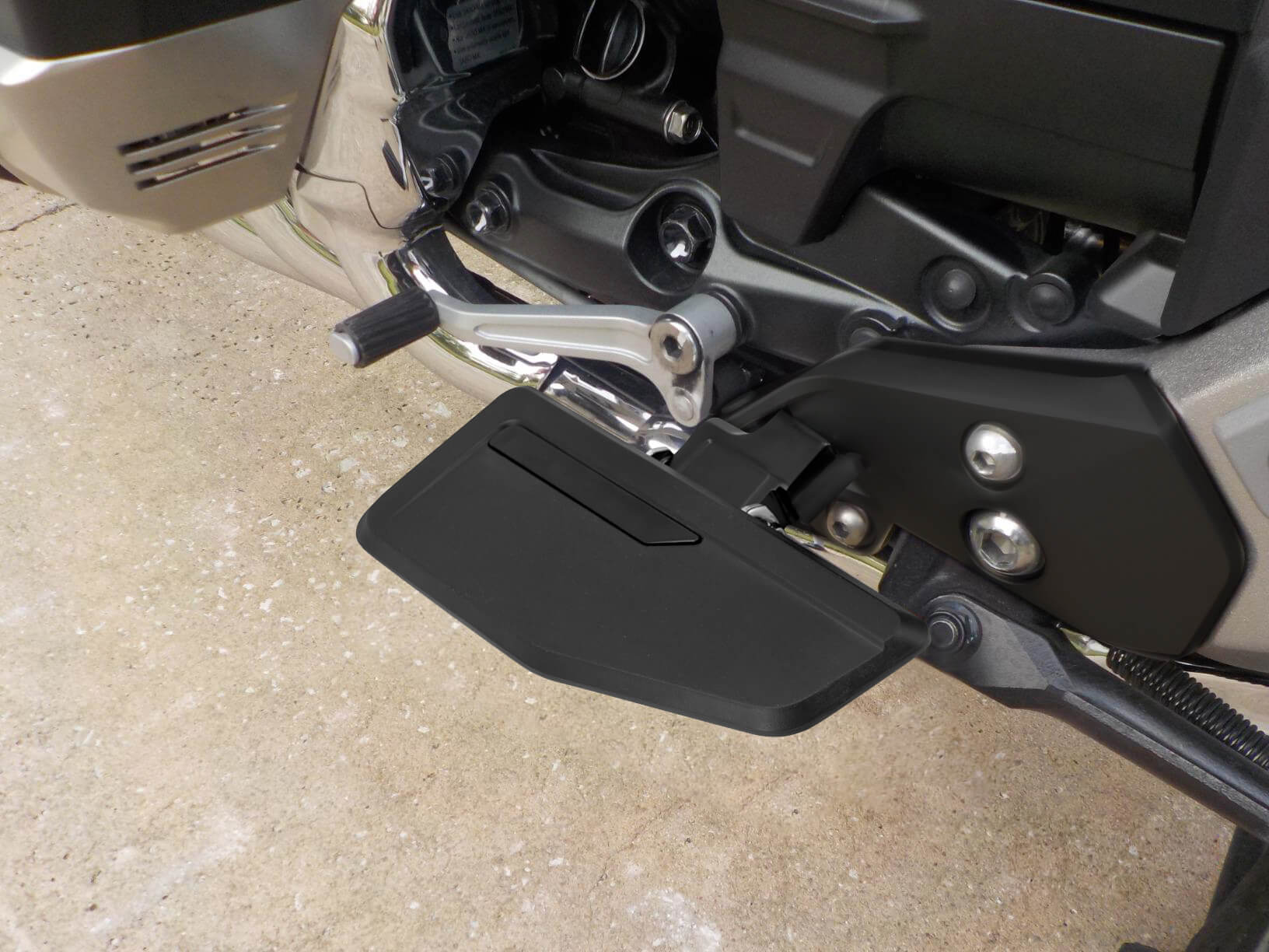 Front Rider Footboards Floorboard For Honda Goldwing 1800 2018-2023 | Mactions