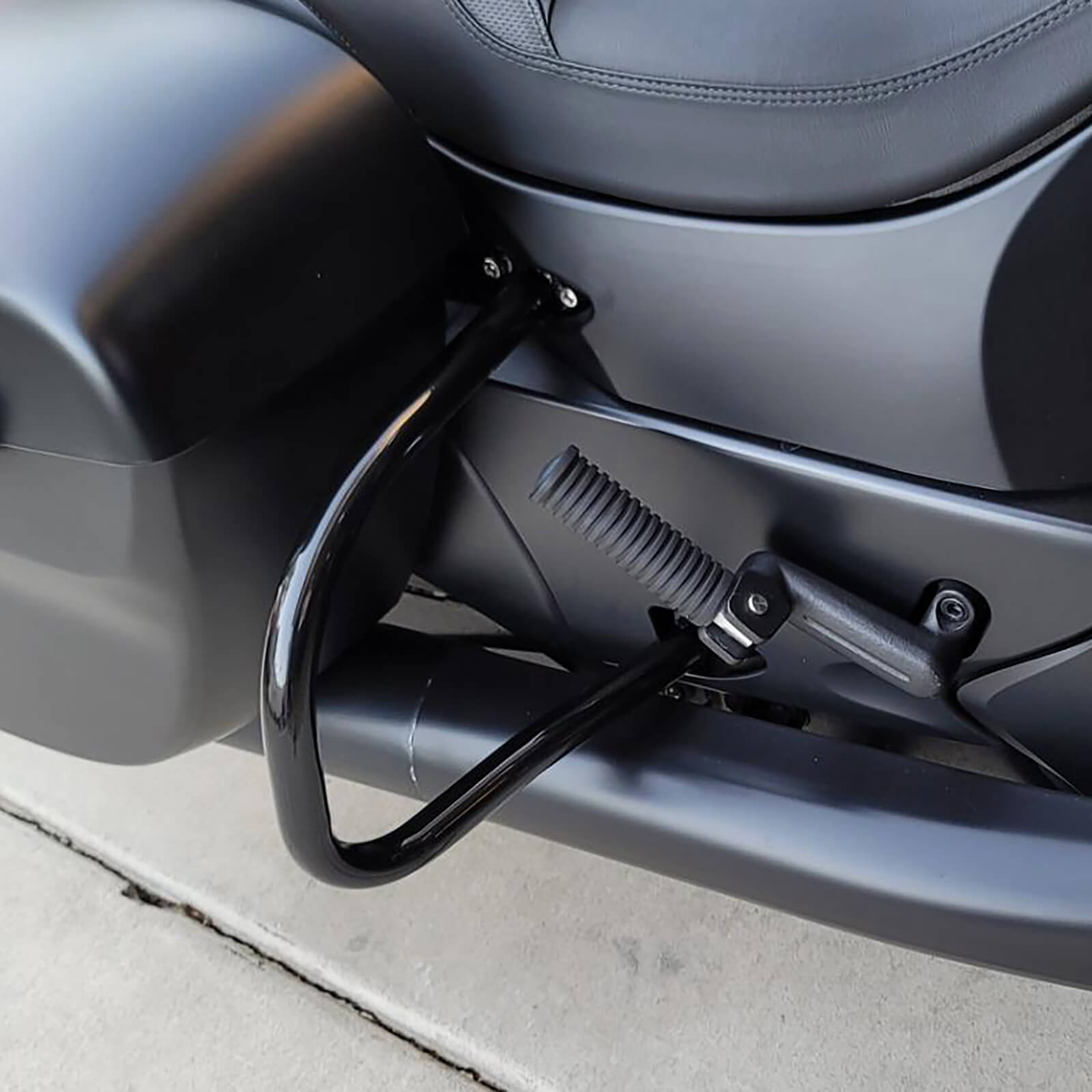 TH0320-mactions-rear-protective-guard-crash-bars-for-indian