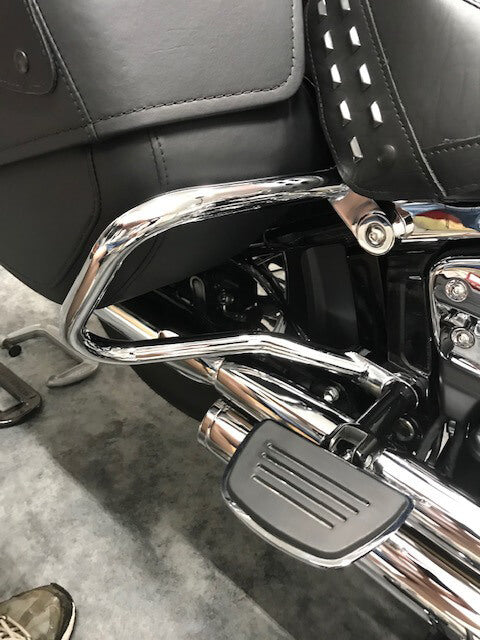 TH032202-mactions-saddlebag-guard-crash-bar-for-harley-effect