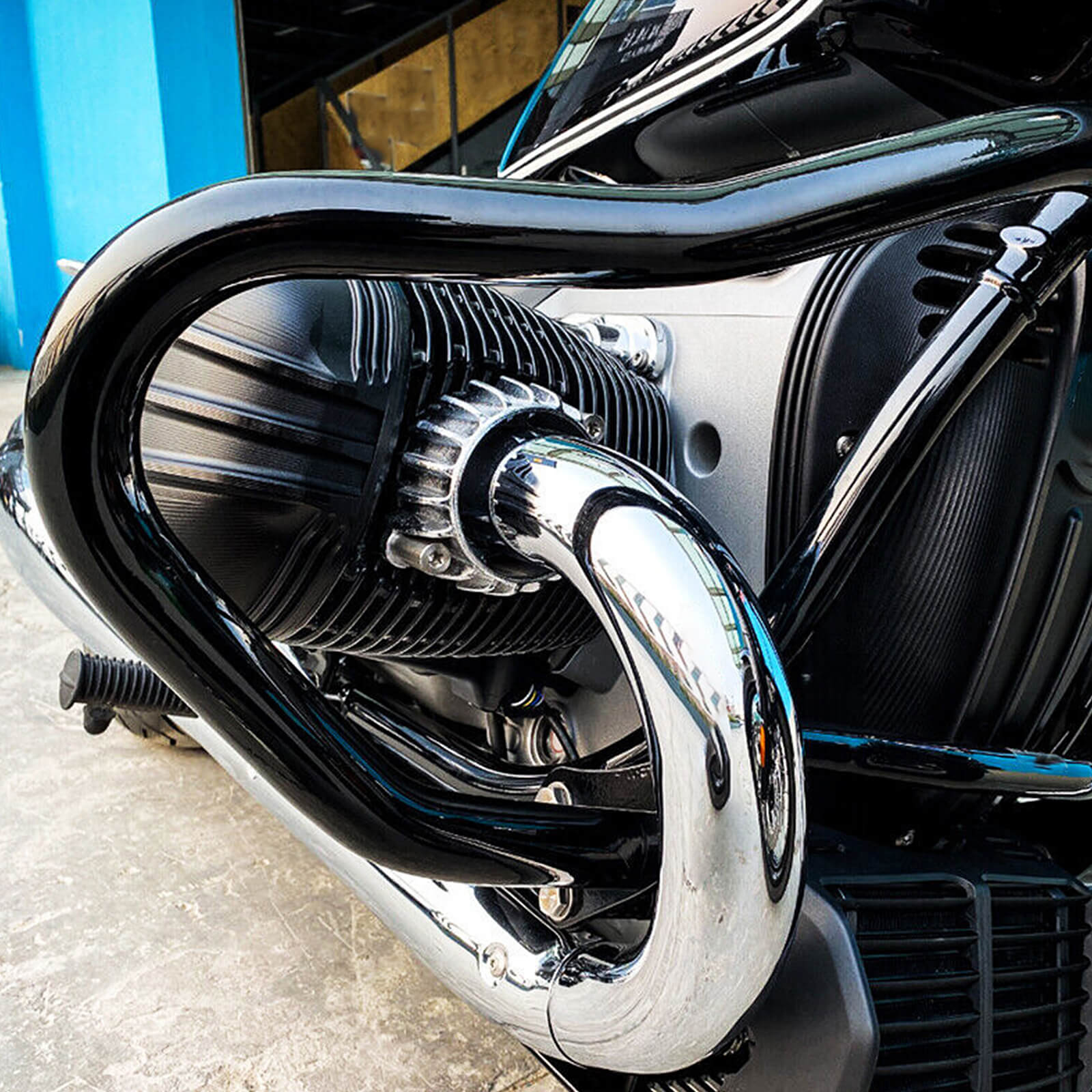 TH032301-mactions-highway-engine-crash-bar-for-bmw-r18