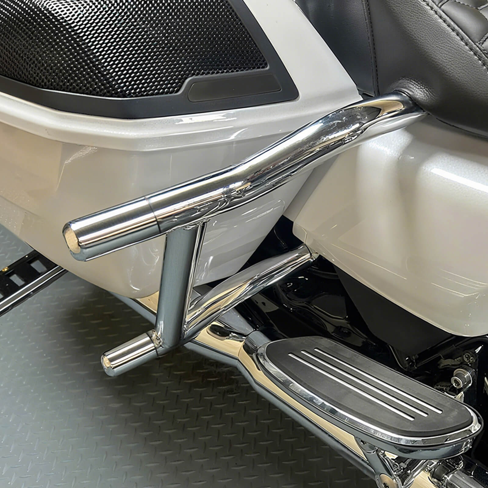 ZHFR0009 mactions Motorcycle Rear Saddle Bag Guards Chrome crash bars for harley