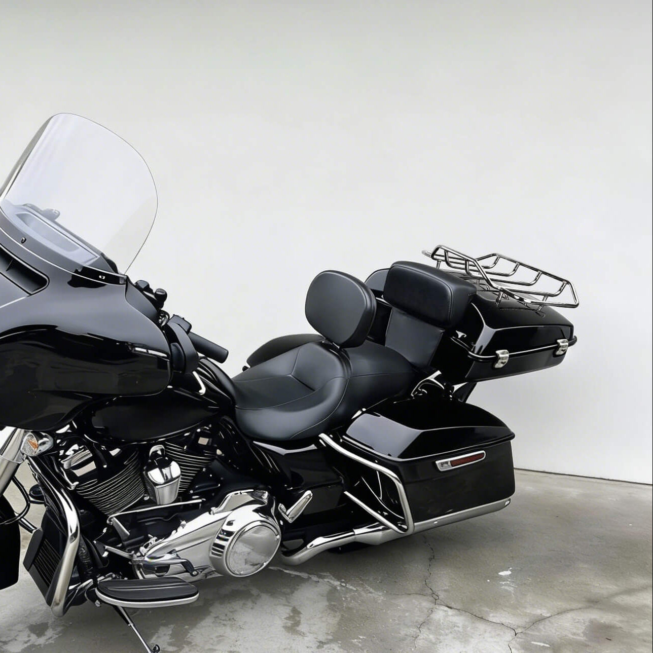 ZHLU0038 Mactions 7.5" Razor Luggage Tour Trunk Complete for Harley Touring '14-'25