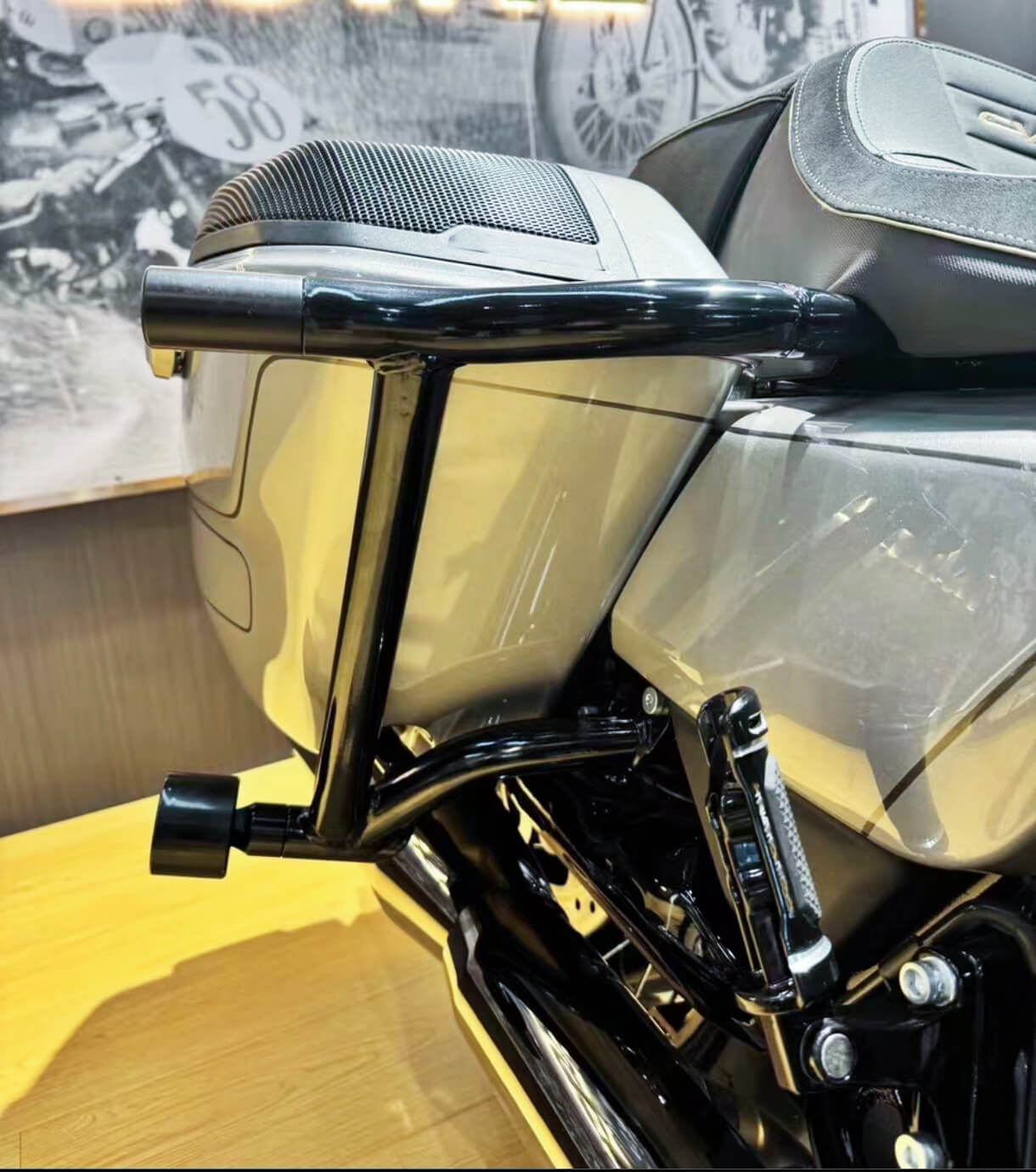 mactions-harley-saddlebag-guard-crash-bar-touring