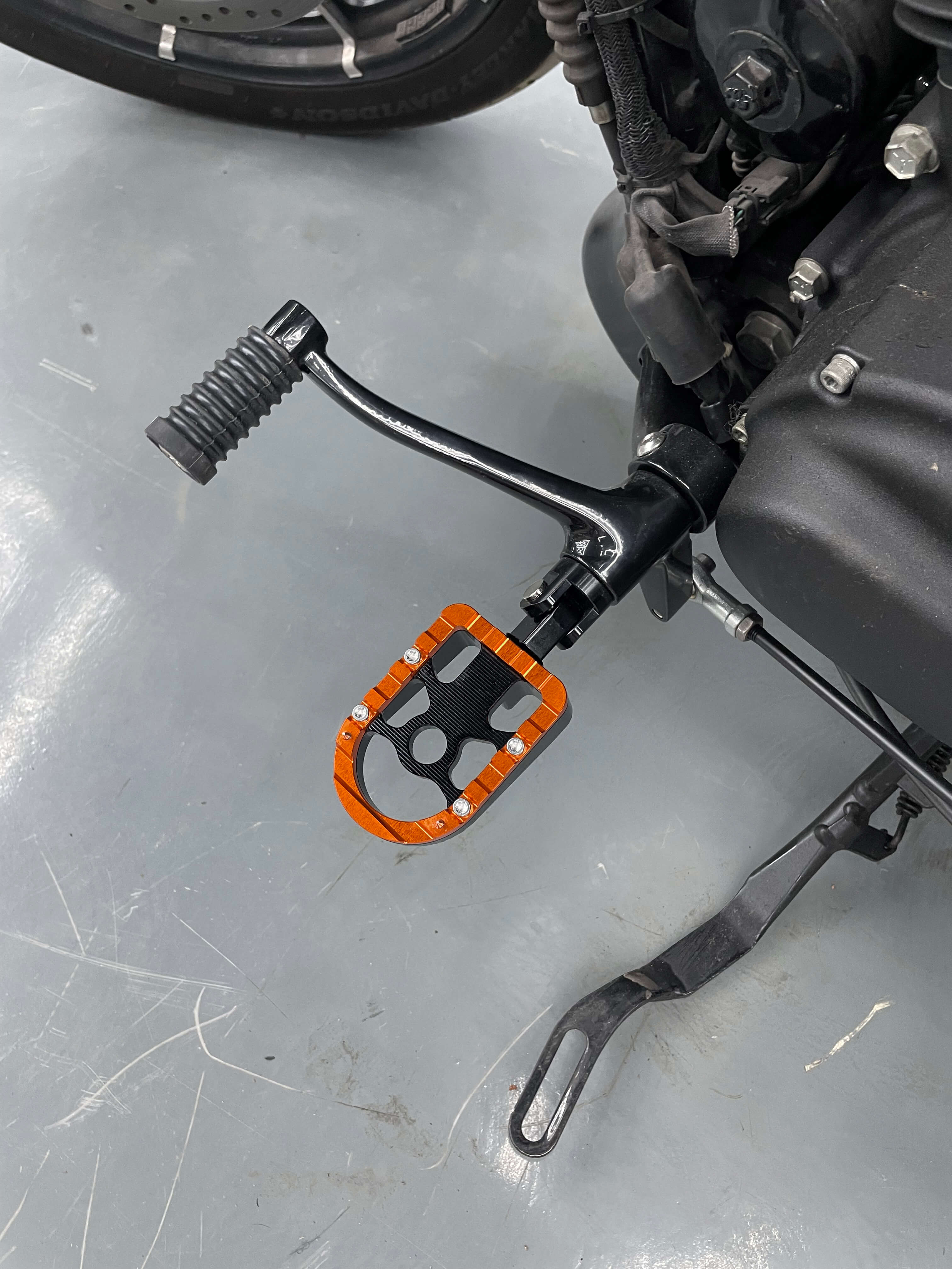 CNC Aluminum Passenger Footpegs for Harley Softail Touring - Orange | Mactions