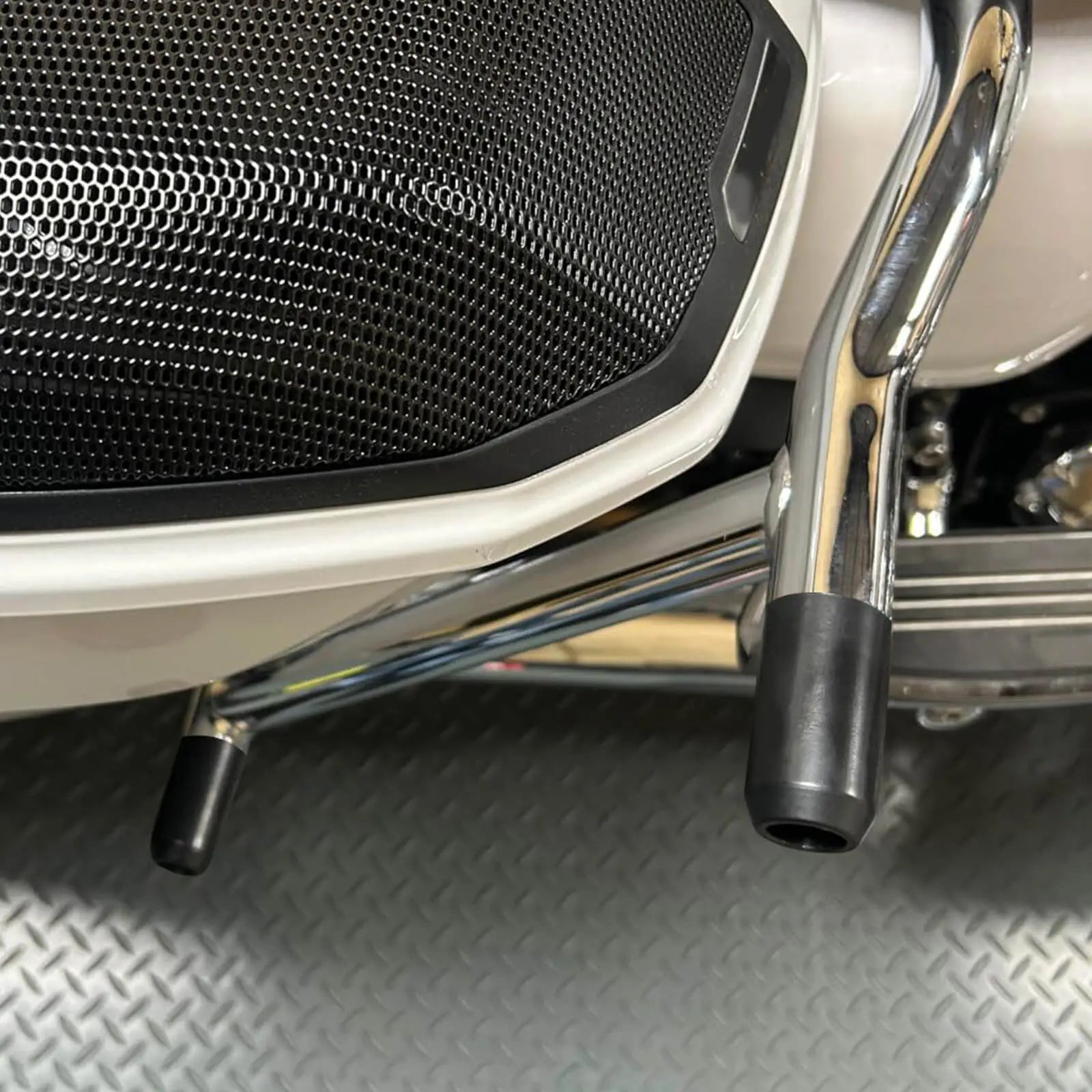 zhtj0002 mactions Motorcycle Rear Saddle Bag Guard Chrome Crash Bars