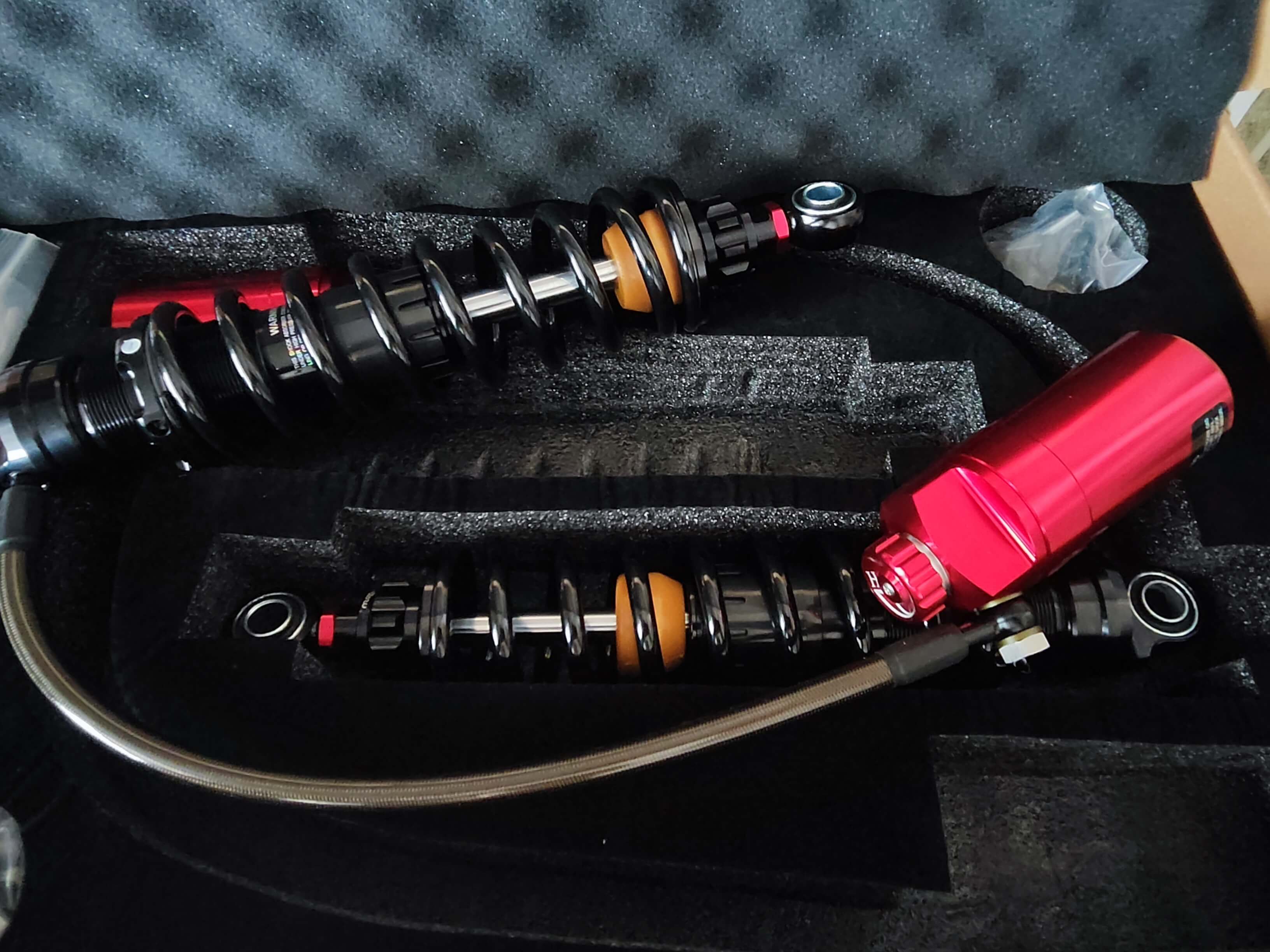 How to Install the Shocks Absorbers with Remote Reservoir (Video Guide)