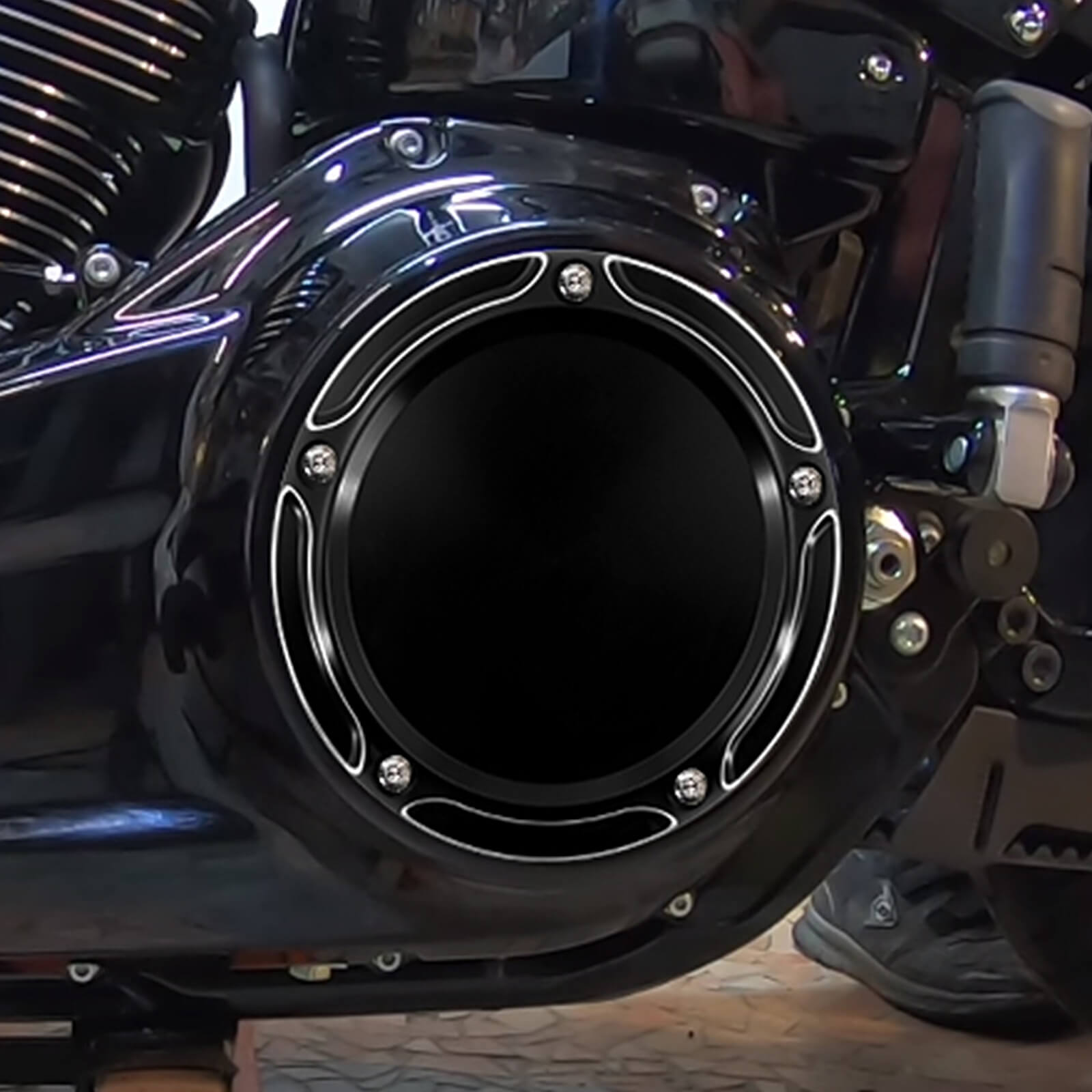 CR030103 mactions Derby Cover Clutch Cover For Harley Softail 114 breakout - effect