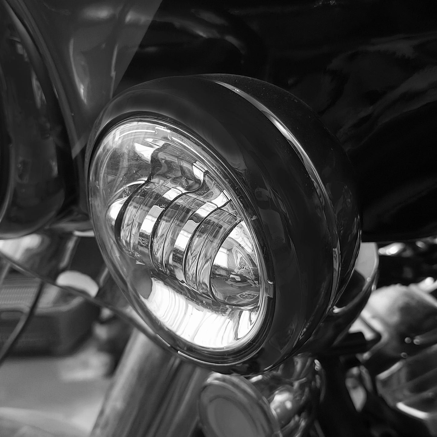 LA005501-fog-light-housing-for-harley-touring