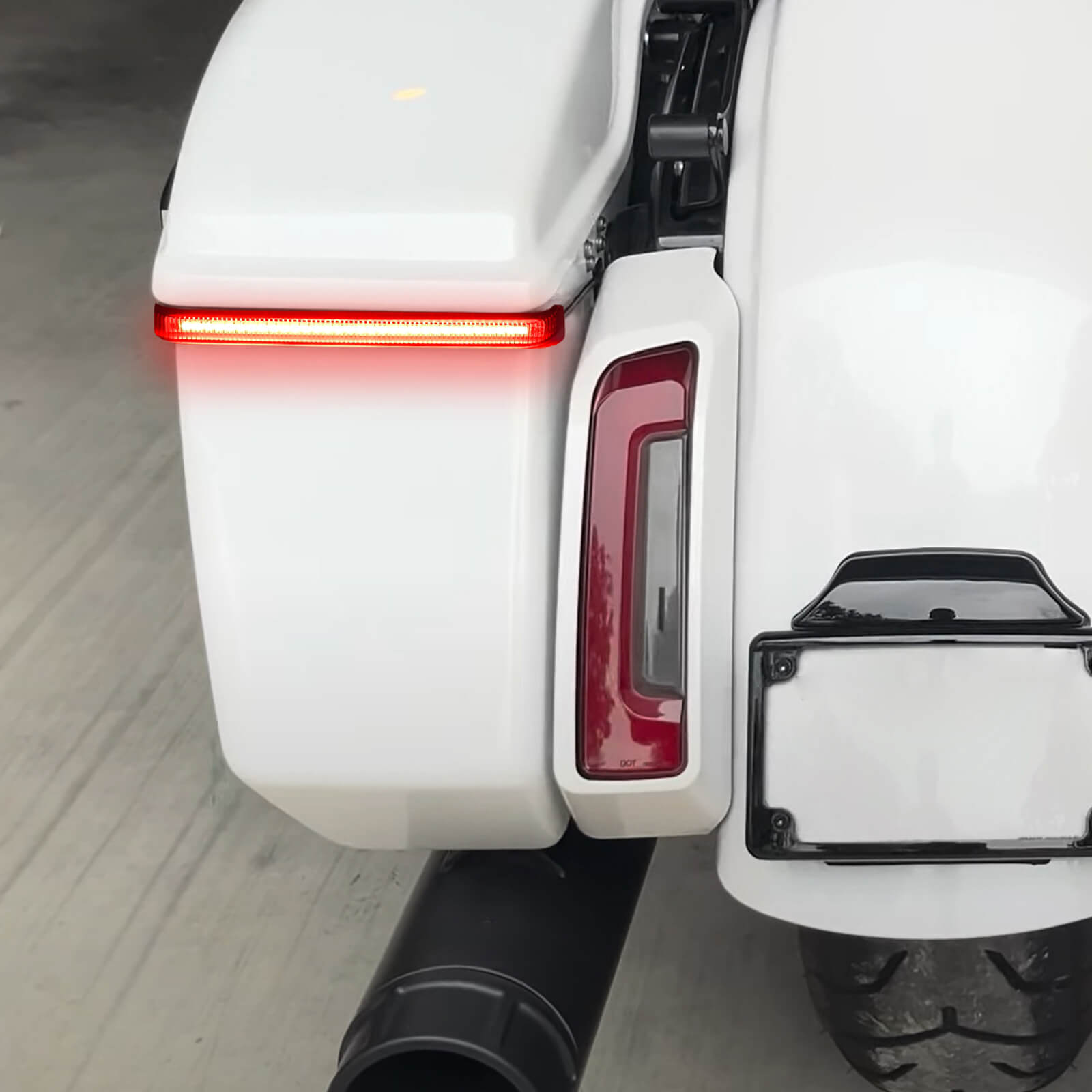 LA024902 mactions LED Saddlebag Sequential flow Turn Signal - red light