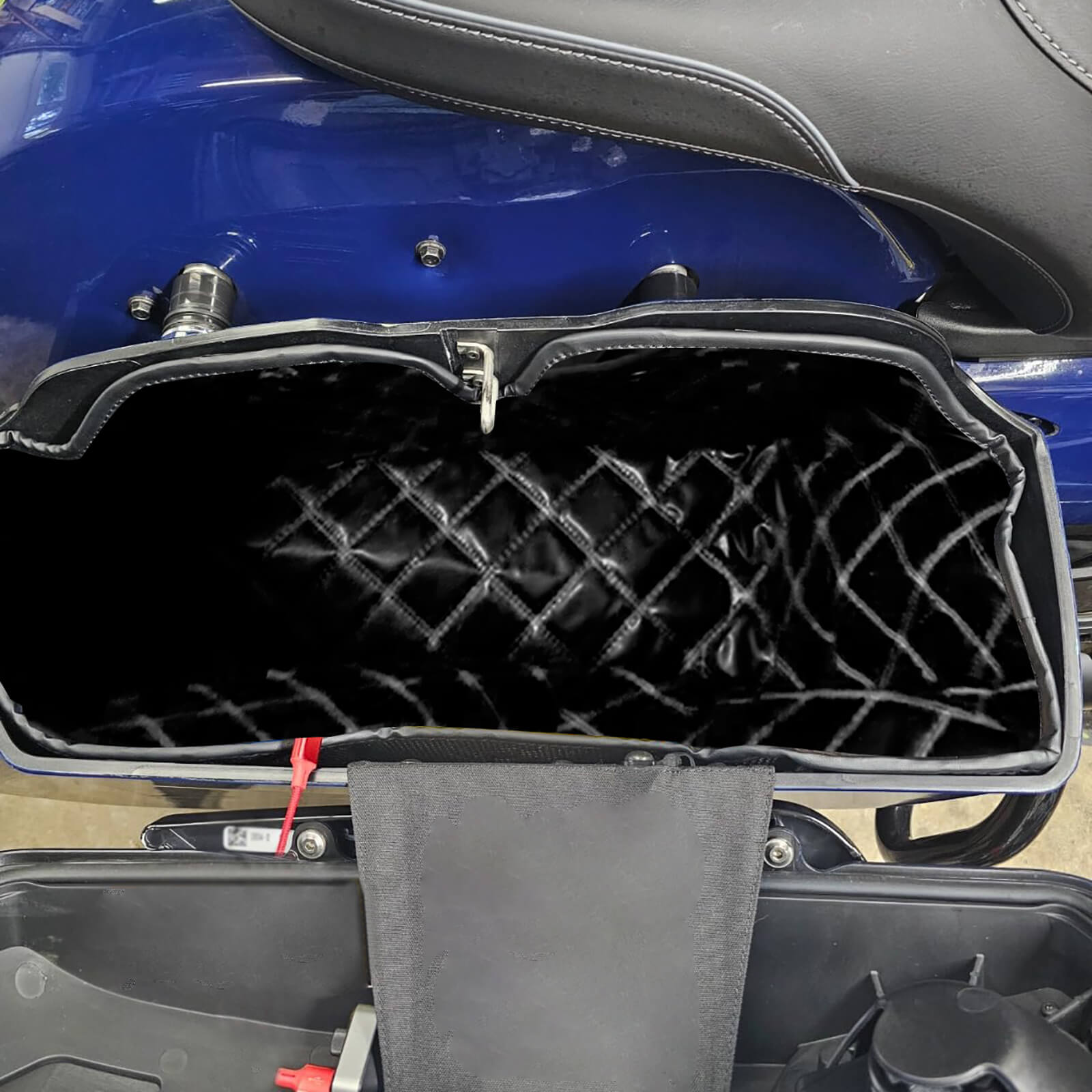 LU000501 mactions Extended Saddlebag Liner Insert For Indian white stitch