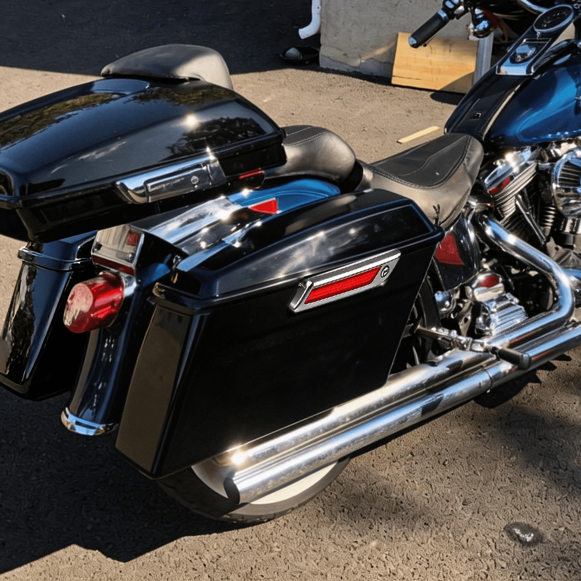 LU000602 Mactions Hard Saddlebags For Harley Touring '14-'24 Chrome Latch