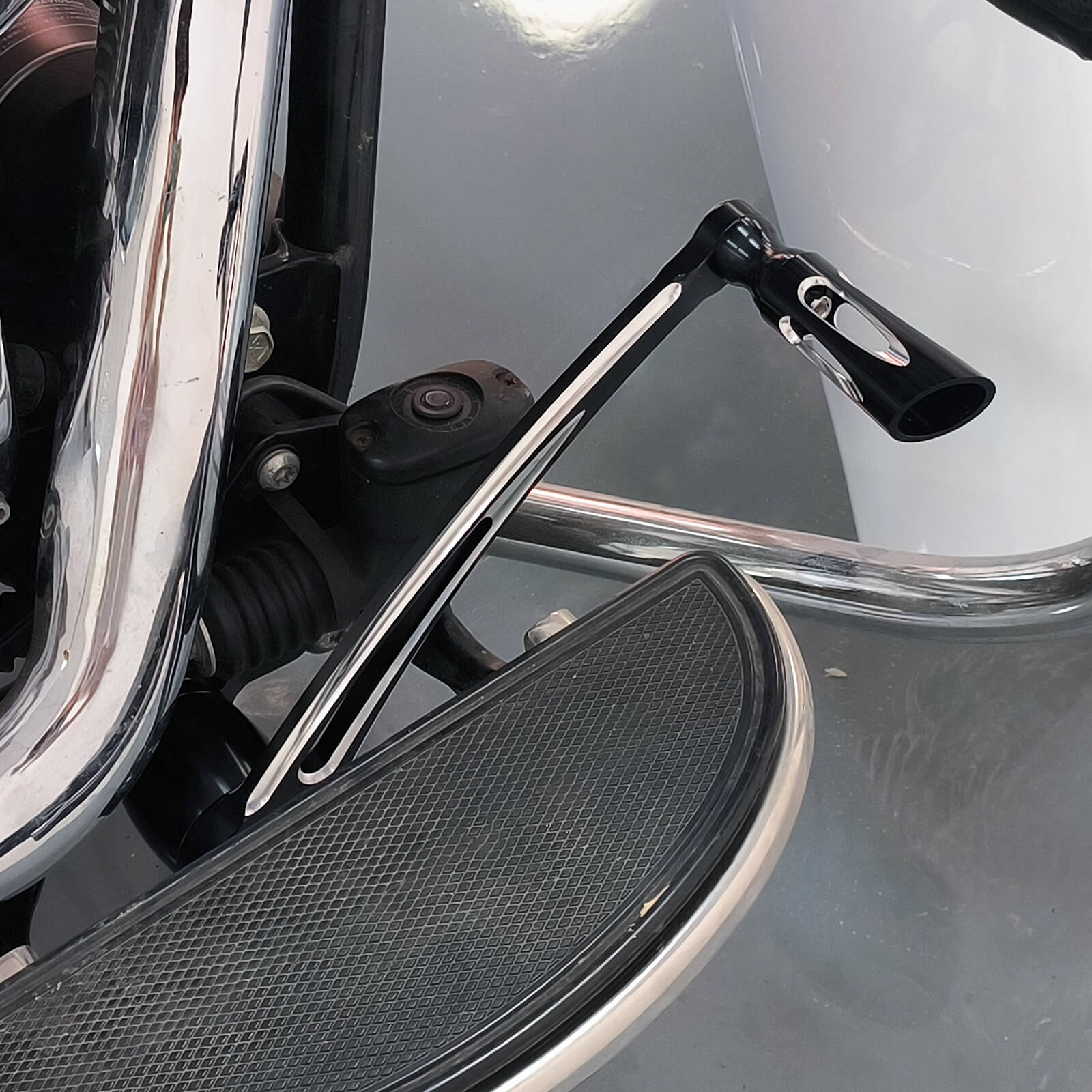 MP071603 mactions CNC Brake Arm Foot Pegs for harley effect