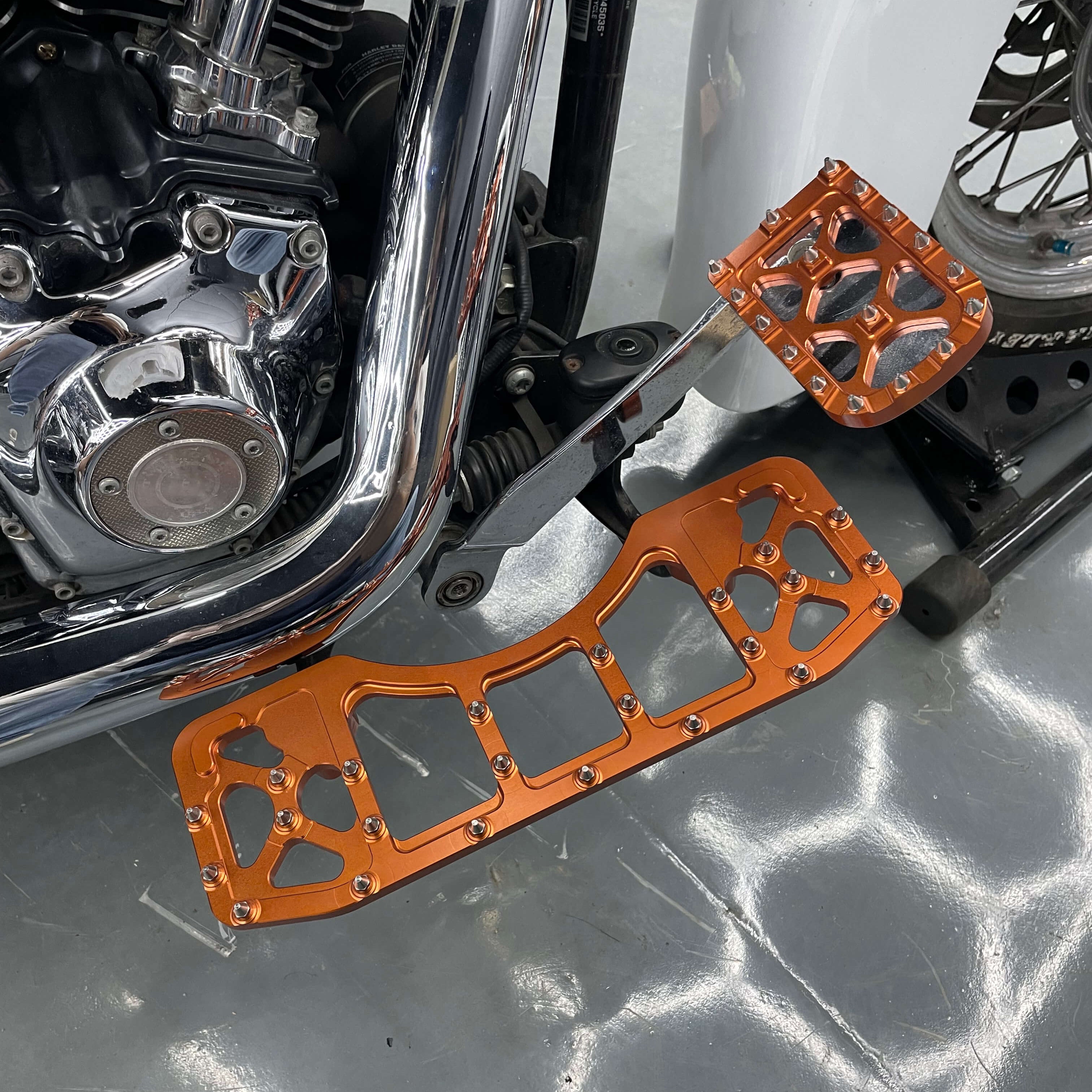 PE011306 Mactions Rider Floorboards for Harley '86-'17 Softail '86-'25 Touring