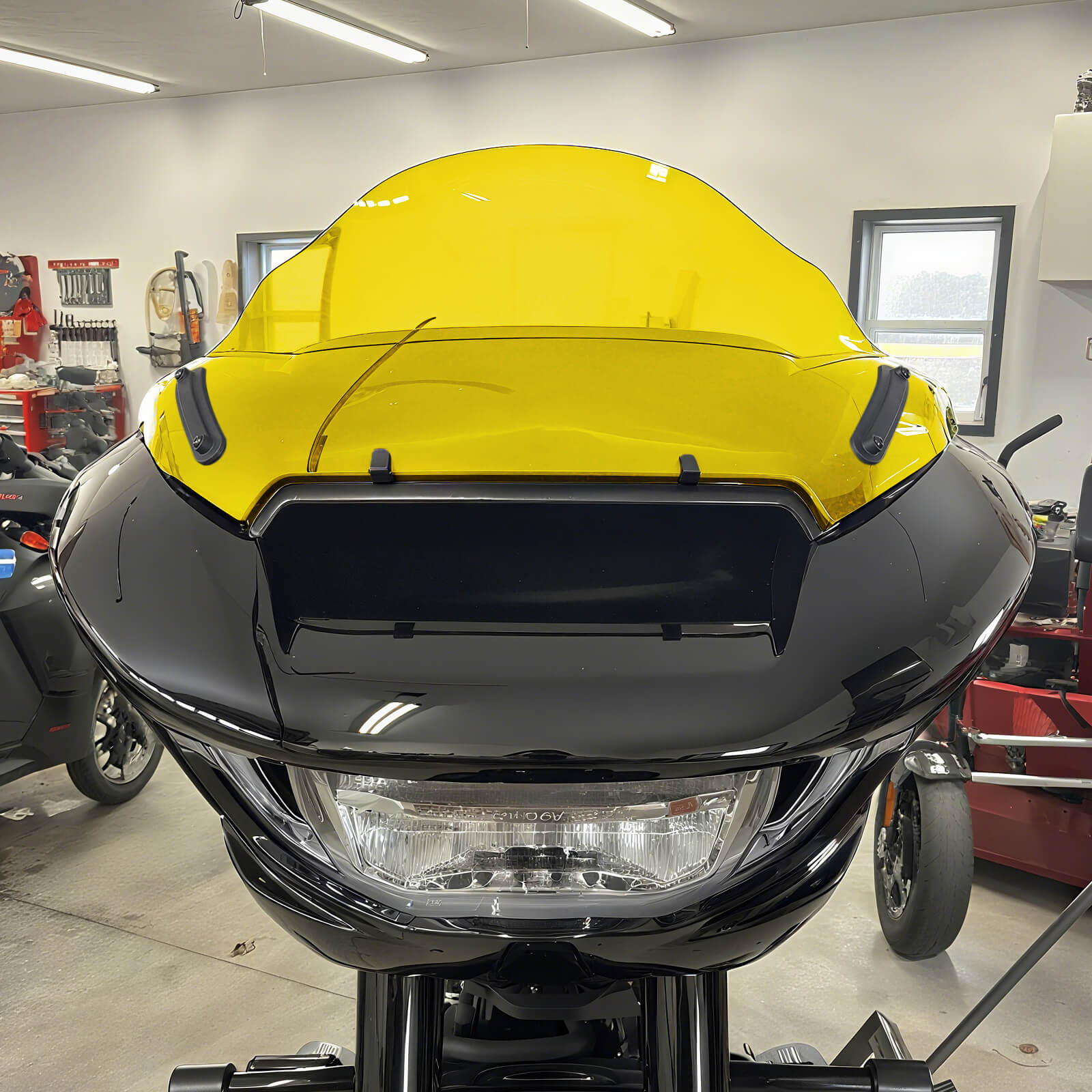 WI004605 mactions Motorcycle Windshield For Harley Touring cvo street glide - effect