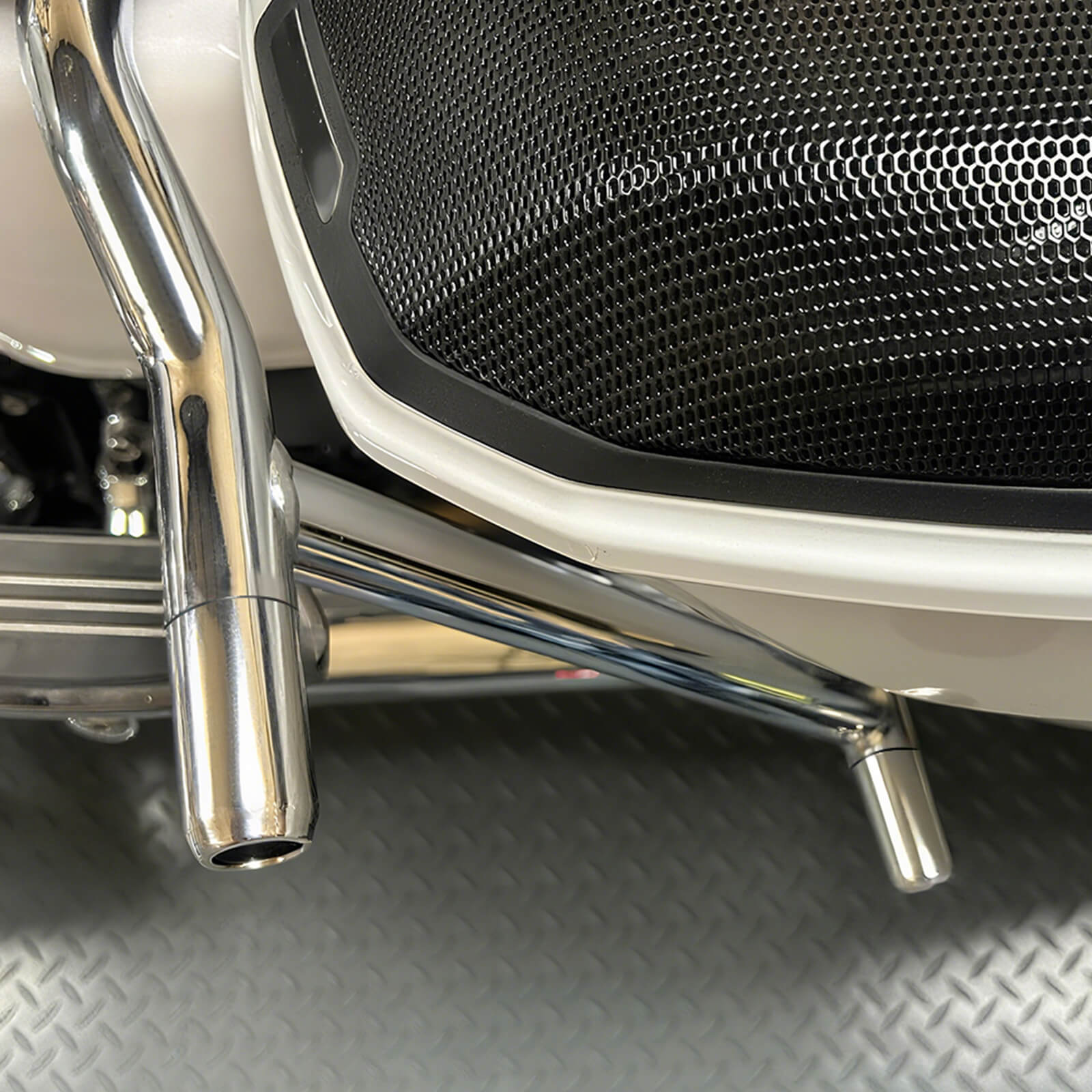 ZHFR0009 mactions Motorcycle Rear Saddle Bag Guards Chrome crash bars for harley touring