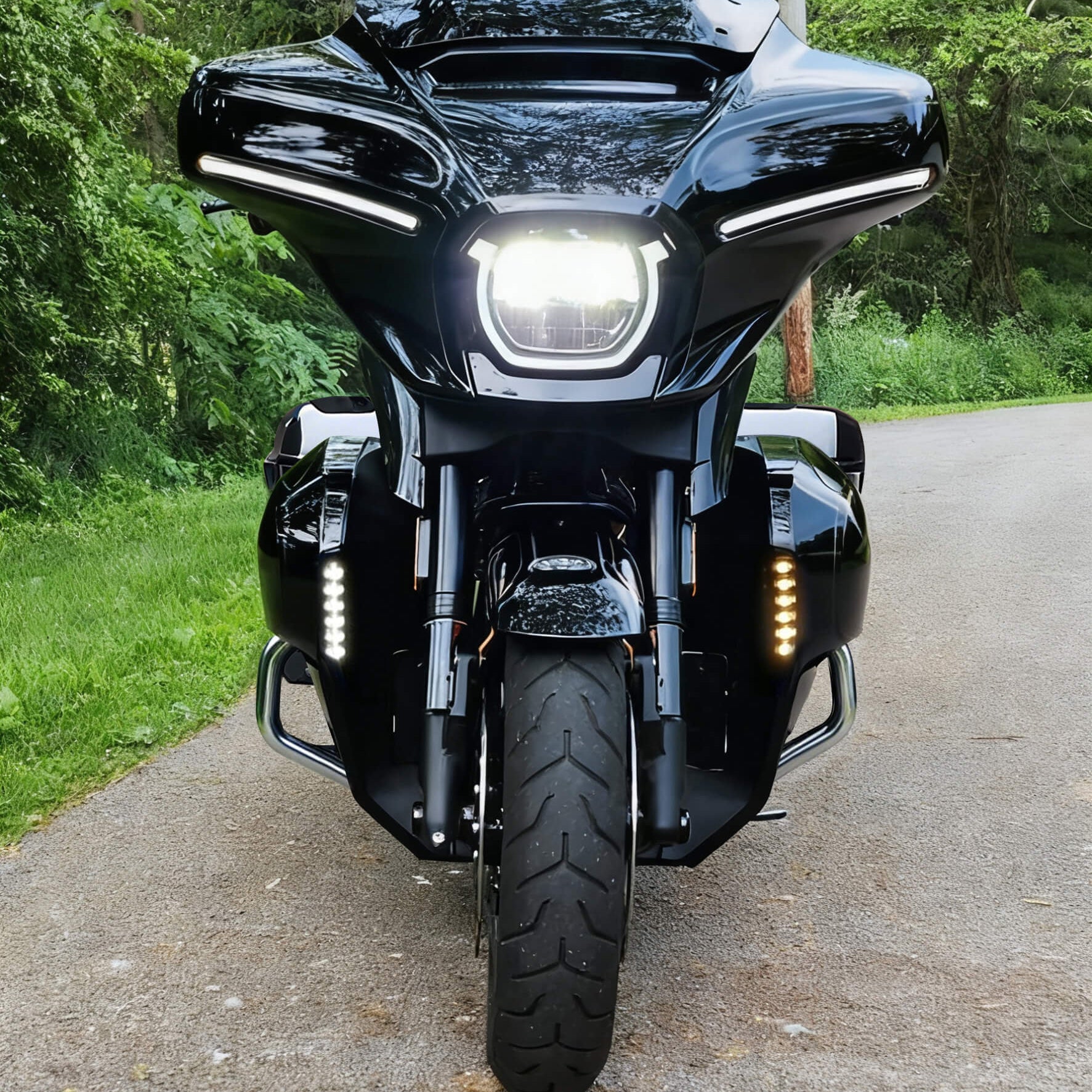 ZHFR0028-JG Mactions Lower Fairing and Engine Guard Kit with Integrated LEDs For Touring '23-'26