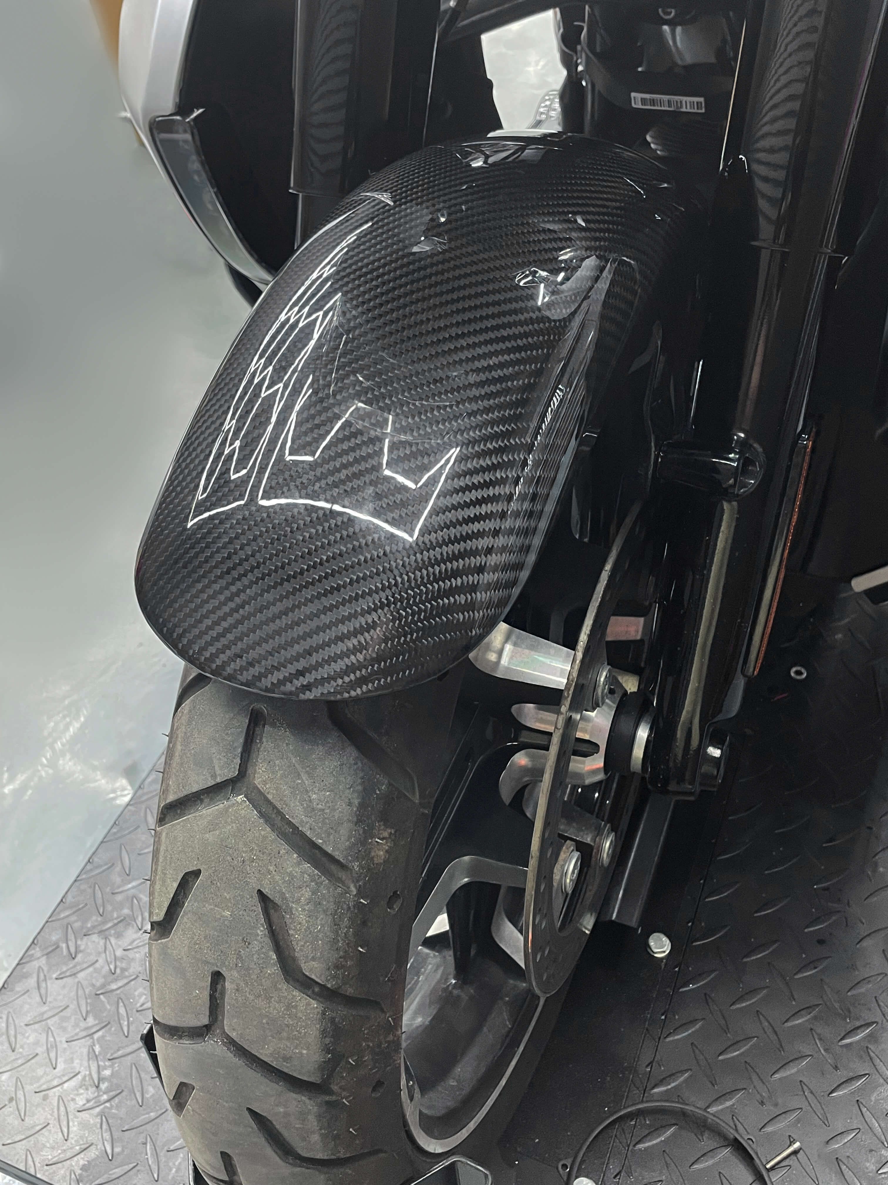 fr010401 mactions carbon fiber cvo front fender fltrxse 2026 gloss carbon effect