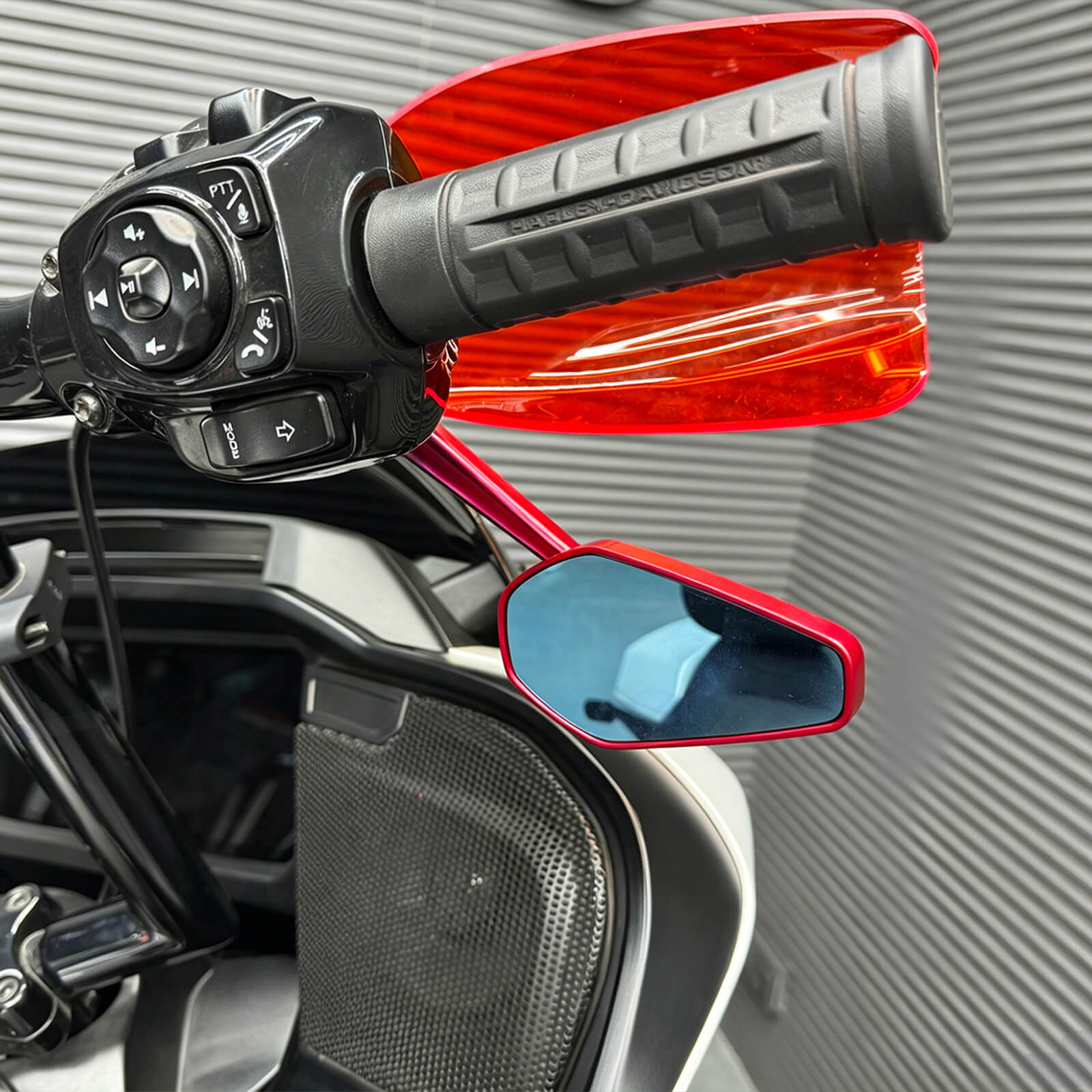 mi002902 mactions motorcycle side mirror harley touring 8mm red effect