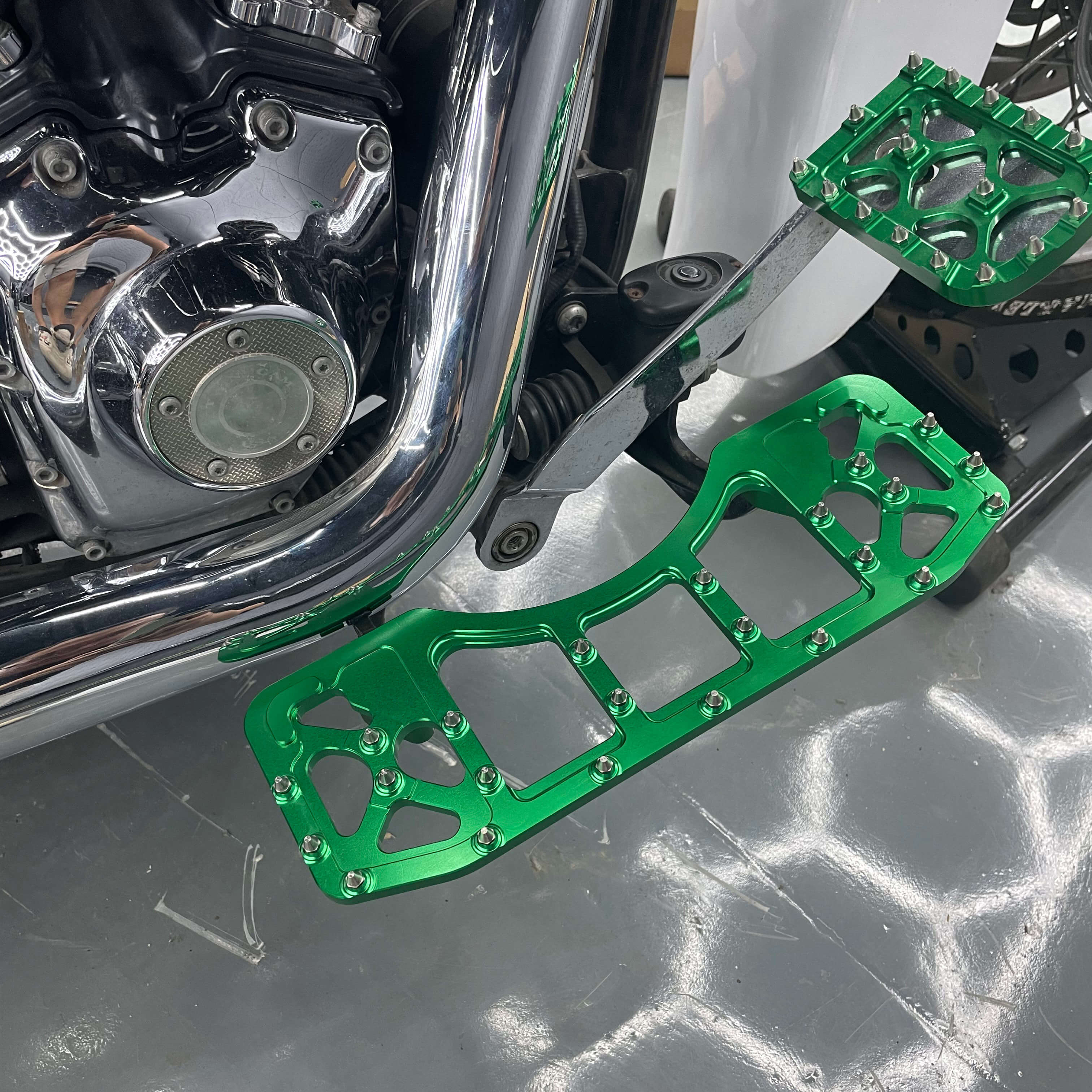 Green CNC Wide Offroad Rider Floorboards for Harley '86-'17 Softail '86-'25 Touring